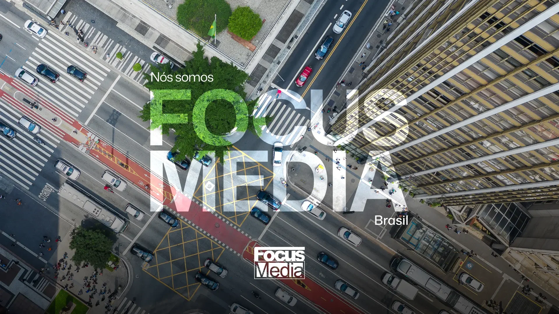 Mídia em elevadores e edifícios — plataforma global Focus Media
